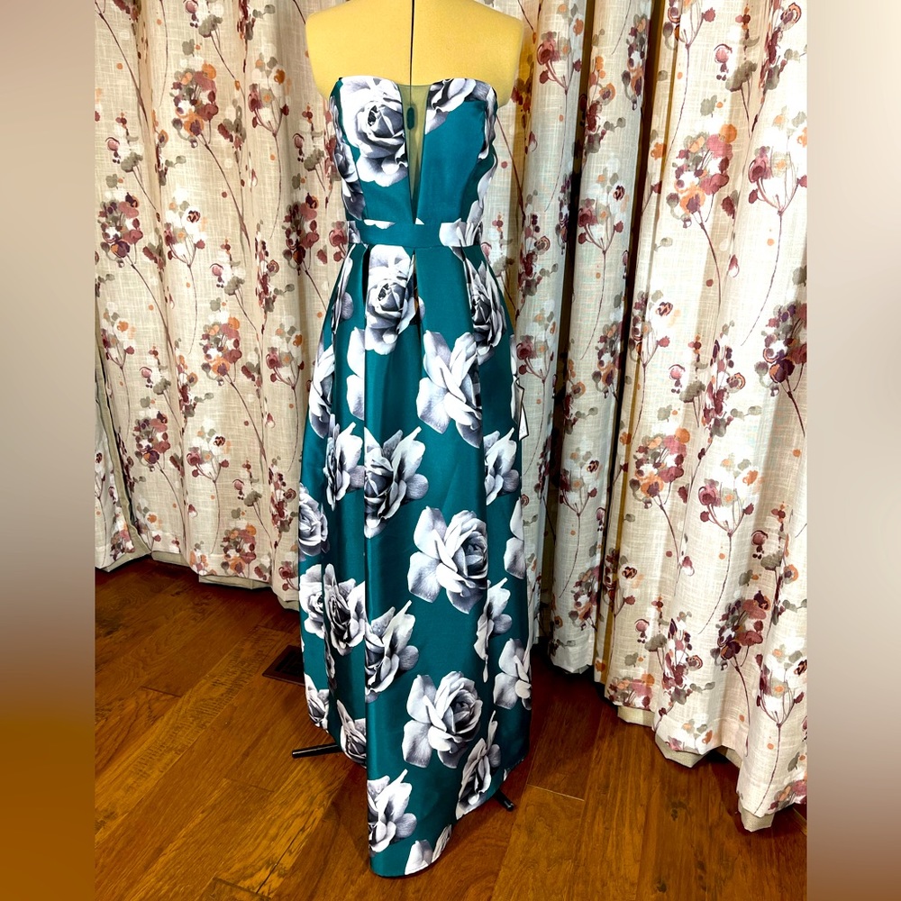 NWT Speechless strapless green formal gown with black and white roses & insert.